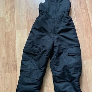 Kids snow pants size4/5 black